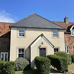 Bay Shores - 2 2 Minutes - Part Of The The Bay Filey Village With Pool, Gym And Direct Access, Pub, Restaurant, Tennis And Meadows Walks