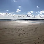 Bay Shores - 2 2 Minutes - Part Of The The Bay Filey Village With Pool, Gym And Direct Access, Pub, Restaurant, Tennis And Meadows Walks Vakantiehuis