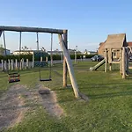 Bay Shores - 2 2 Minutes - Part Of The The Bay Filey Village With Pool, Gym And Direct Access, Pub, Restaurant, Tennis And Meadows Walks Reighton