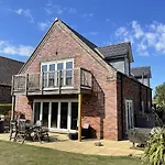 Vakantiehuis Bay Shores - 2 2 Minutes - Part Of The The Bay Filey Village With Pool, Gym And Direct Access, Pub, Restaurant, Tennis And Meadows Walks *