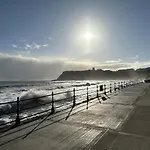 Bay Shores - 2 2 Minutes - Part Of The The Bay Filey Village With Pool, Gym And Direct Access, Pub, Restaurant, Tennis And Meadows Walks