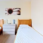 Bay Shores - 2 2 Minutes - Part Of The The Bay Filey Village With Pool, Gym And Direct Access, Pub, Restaurant, Tennis And Meadows Walks *