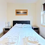 Bay Shores - 2 2 Minutes - Part Of The The Bay Filey Village With Pool, Gym And Direct Access, Pub, Restaurant, Tennis And Meadows Walks *
