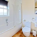 Bay Shores - 2 2 Minutes - Part Of The The Bay Filey Village With Pool, Gym And Direct Access, Pub, Restaurant, Tennis And Meadows Walks