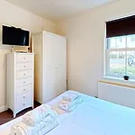 Vakantiehuis Bay Shores - 2 2 Minutes - Part Of The The Bay Filey Village With Pool, Gym And Direct Access, Pub, Restaurant, Tennis And Meadows Walks *