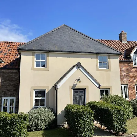 Bay Shores - 2 2 Minutes - Part Of The The Bay Filey Village With Pool, Gym And Direct Access, Pub, Restaurant, Tennis And Meadows Walks