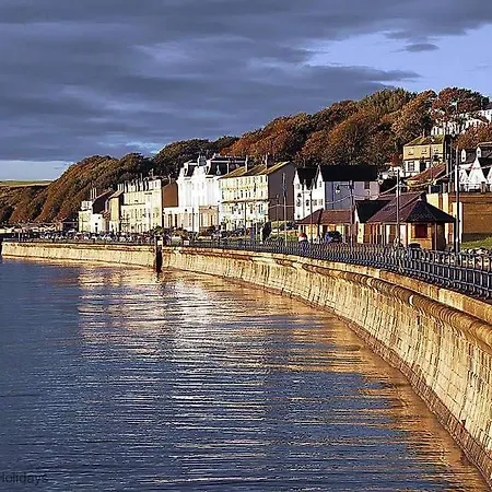 Ferienhaus Bay Shores - 2 2 Minutes - Part Of The The Bay Filey Village With Pool, Gym And Direct Access, Pub, Restaurant, Tennis And Meadows Walks Reighton