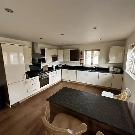 Bay Shores - Pool And Access - Collection Of 2 In One Sleeping 18 Total *