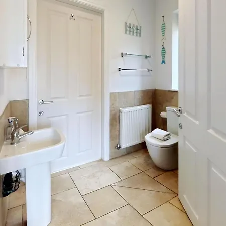 Bay Shores - 2 2 Minutes - Part Of The The Bay Filey Village With Pool, Gym And Direct Access, Pub, Restaurant, Tennis And Meadows Walks Reighton