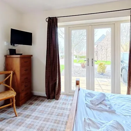 Bay Shores - 2 2 Minutes - Part Of The The Bay Filey Village With Pool, Gym And Direct Access, Pub, Restaurant, Tennis And Meadows Walks Vakantiehuis