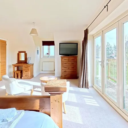 Ferienhaus Bay Shores - 2 2 Minutes - Part Of The The Bay Filey Village With Pool, Gym And Direct Access, Pub, Restaurant, Tennis And Meadows Walks